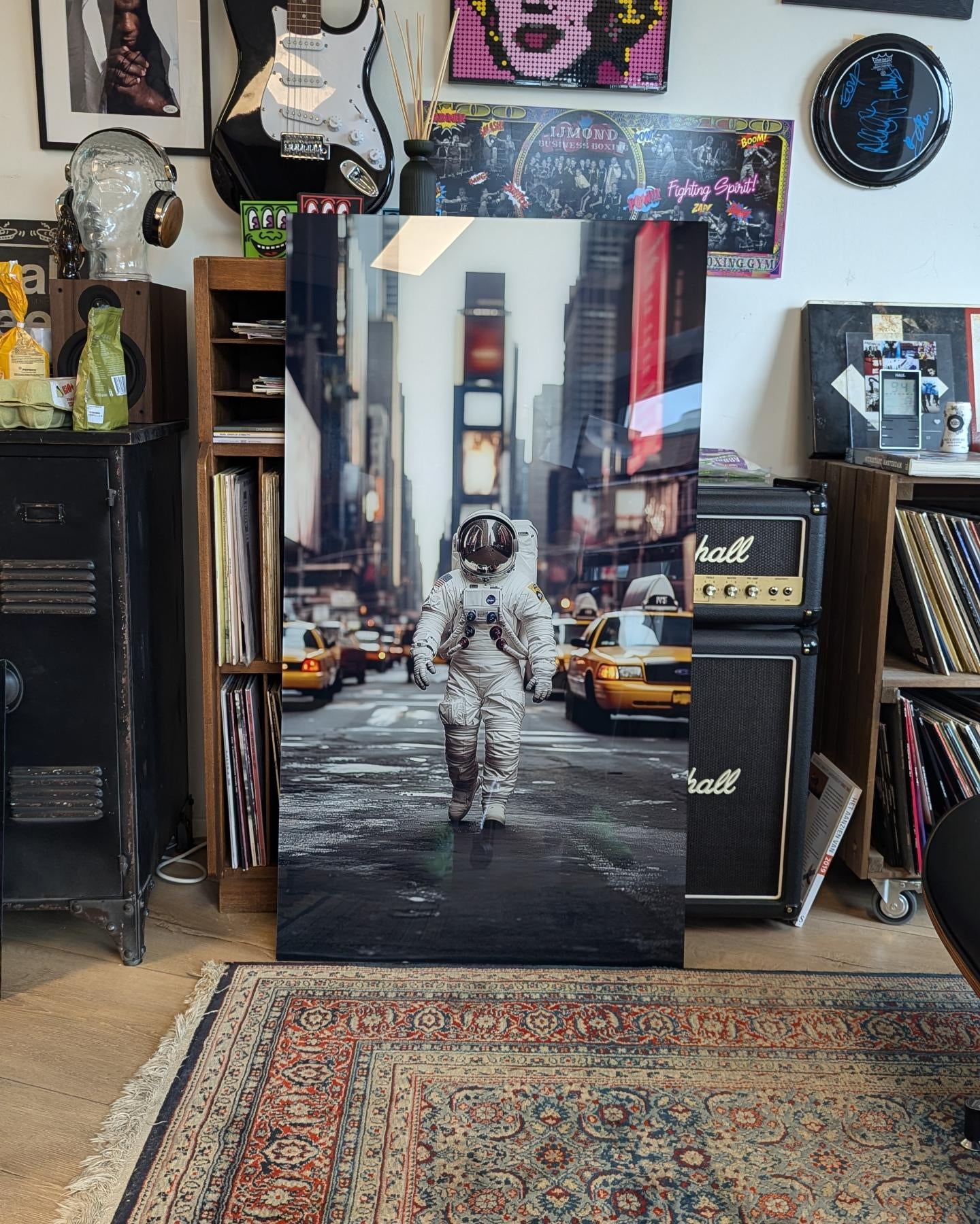 „Astronaut in NYC“ Kunstwerk 65x118cm (1 von nur 5)